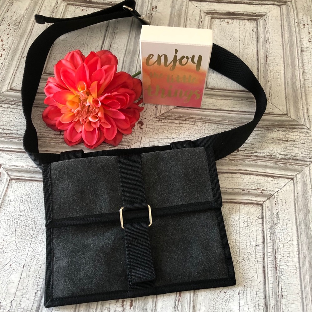 EXPRESS Belt Bag